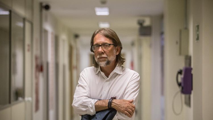 Jefferson Drezett nos corredores do Pérola Byington - Imagem: Amanda Perobelli/UOL